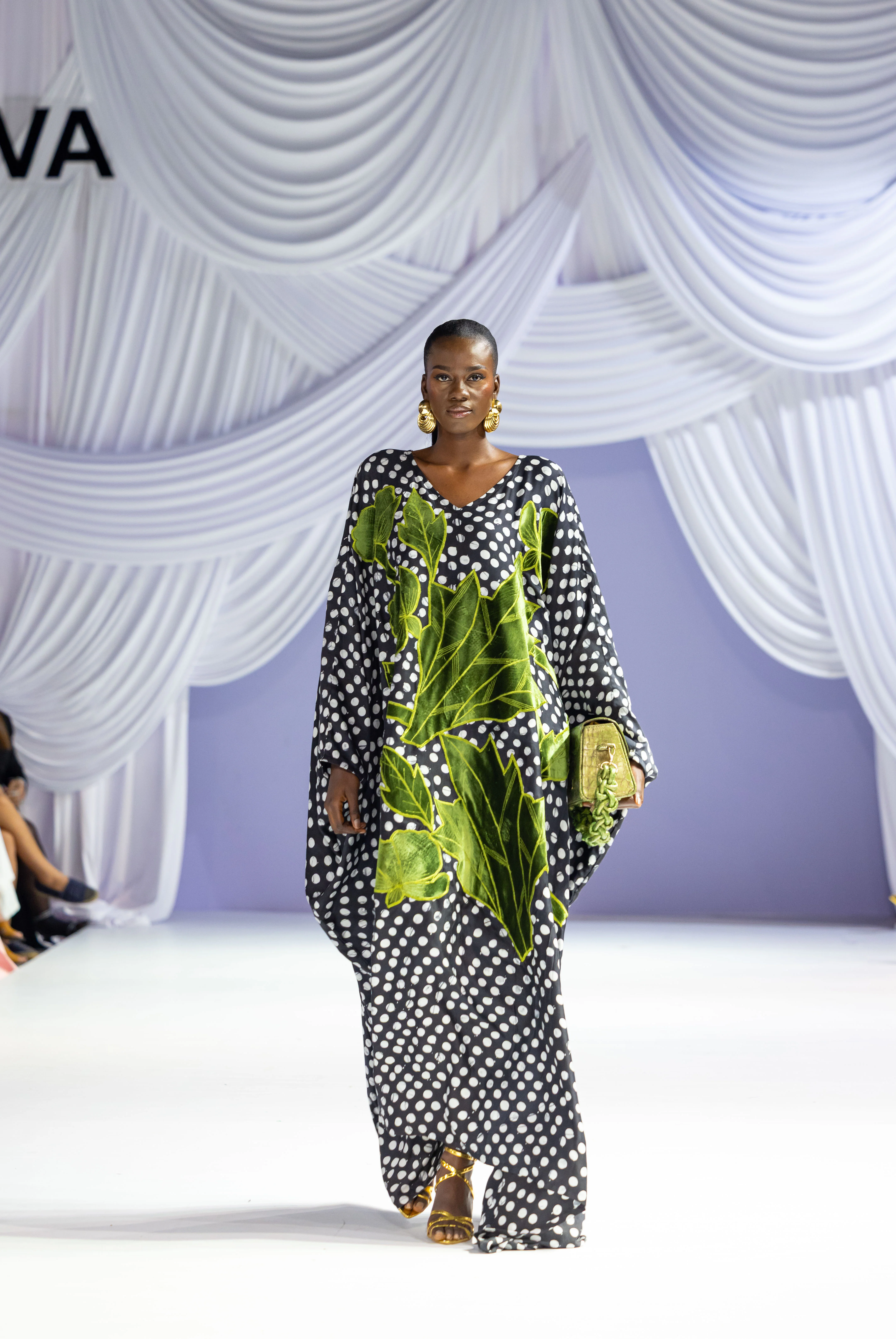 dot tailored set